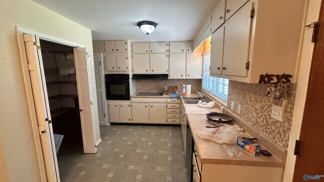 Building Photo - 2106 Giles Dr NE