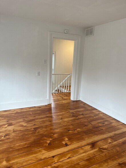 Building Photo - 305 N Main St