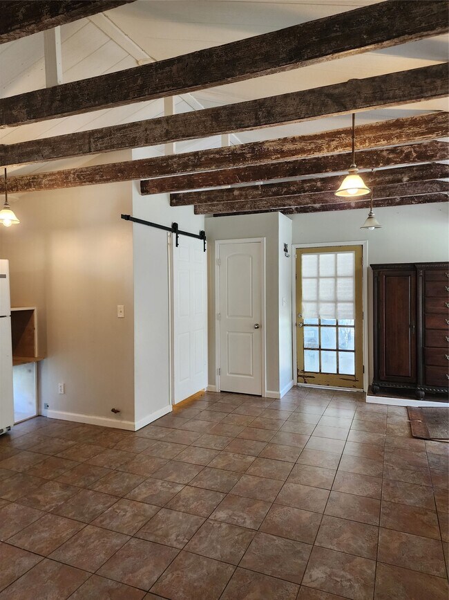 Building Photo - 13373 Southshore Dr