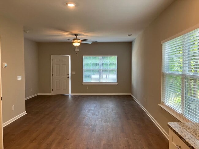 Building Photo - Nearly new and affordable in Columbia