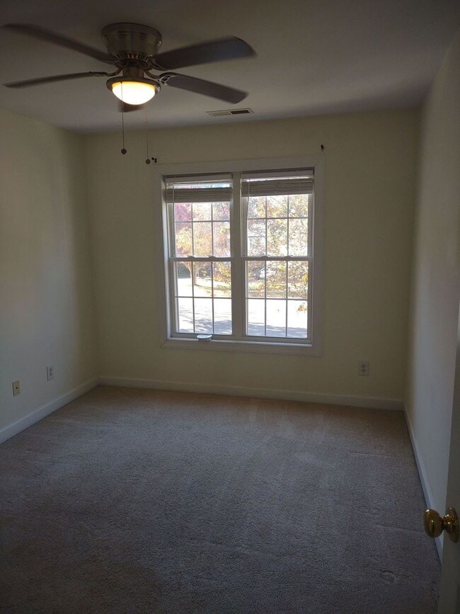 Building Photo - Lovely 2 Bedroom House | Great Location!