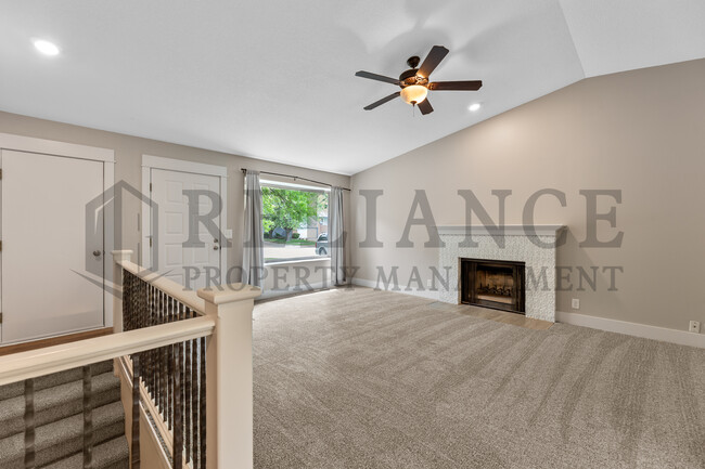 Building Photo - 117 S Lark Ln