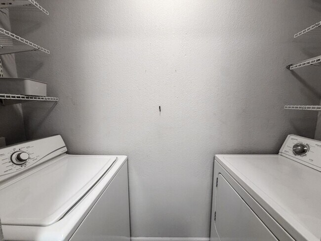 Building Photo - 1009 Markham Ln