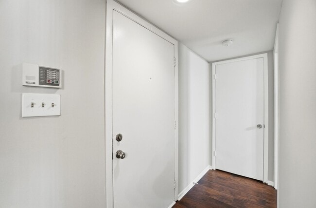 Building Photo - Spacious Condo • Pool Community • Prime Location