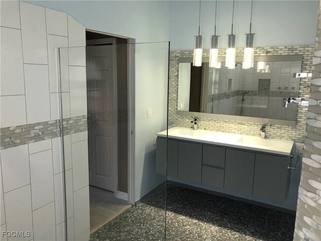 Building Photo - 7500 Cameron Cir