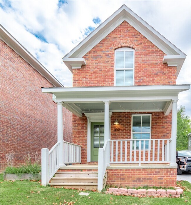 Building Photo - 302 S College Ave