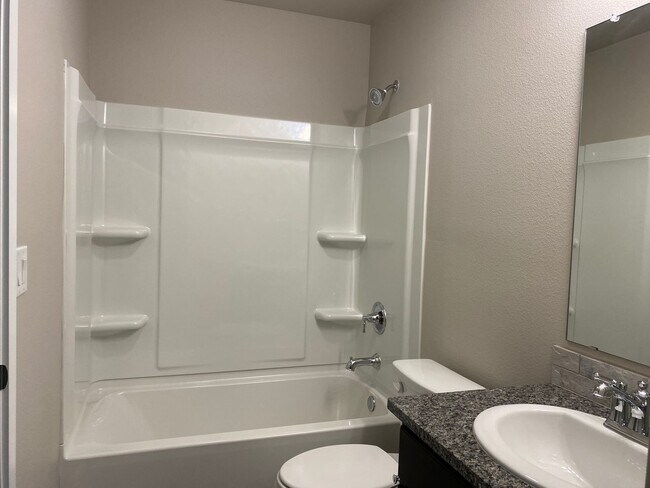 Building Photo - Affordable in Bell Farms