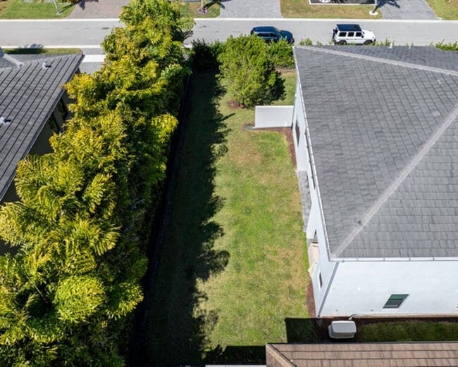 Building Photo - 17081 Five Waters Ave