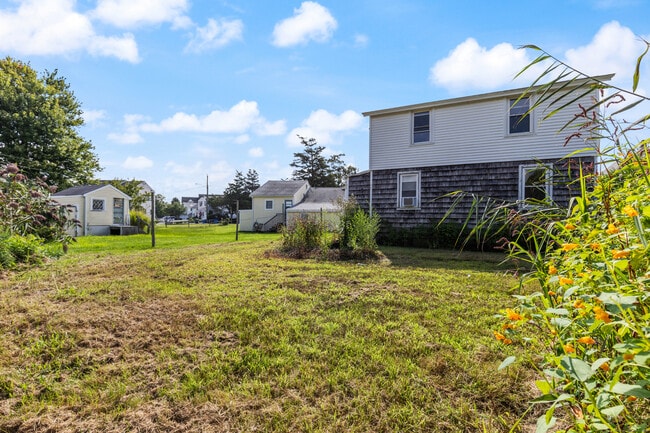 Building Photo - 176 Shore Rd