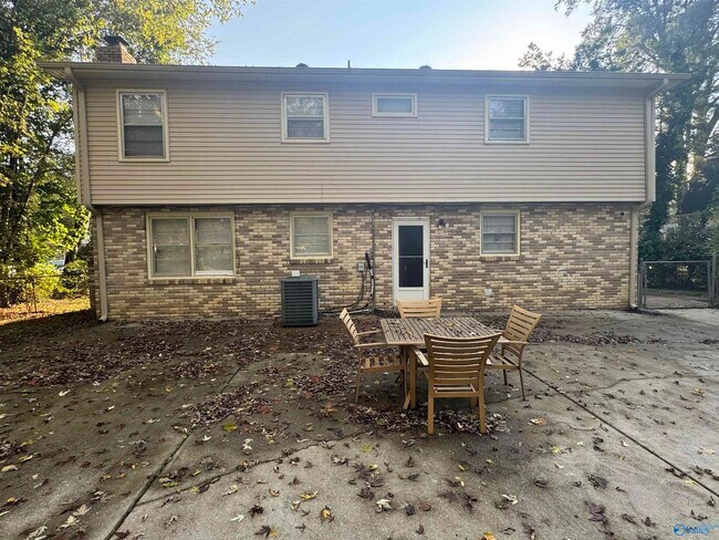 Building Photo - 3813 NW Millbrae Dr