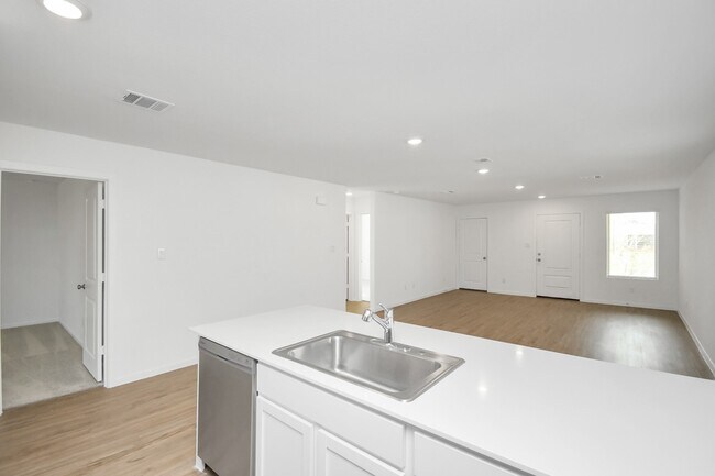 Building Photo - 1615 Windrose Bnd