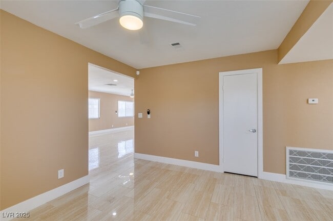 Building Photo - 3966 Green Leaf Dr
