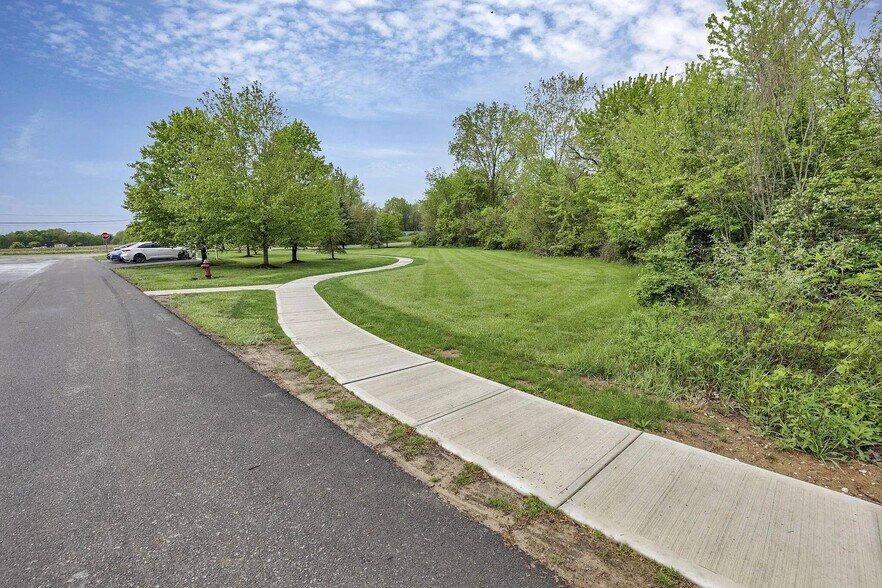 Building Photo - 111 Coyote Willow Dr