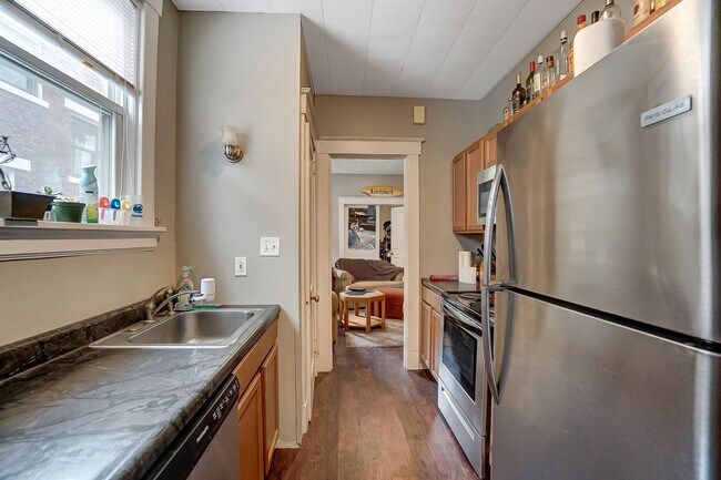 Building Photo - 350 Volkert St