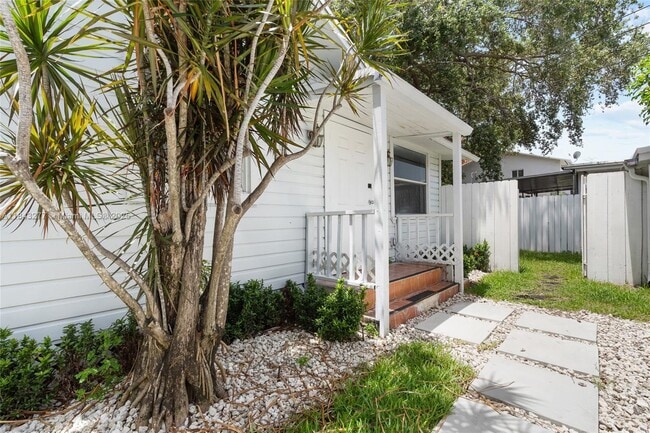 Building Photo - 2946 SW 26th St