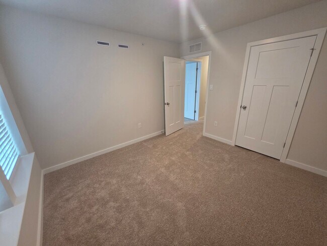 Building Photo - Luxury 4-Bedroom Townhome with Finished Walkout Basement & River Views