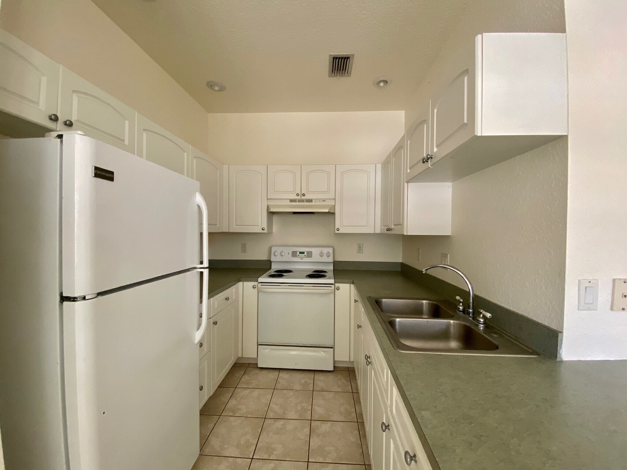 Building Photo - 2800 FL-17