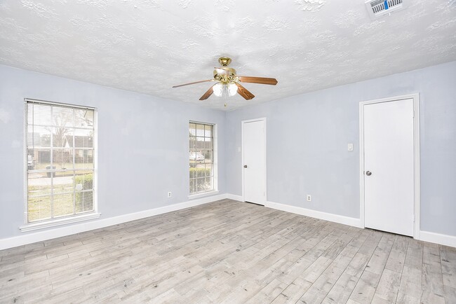 Building Photo - 11623 Kirkhollow Dr