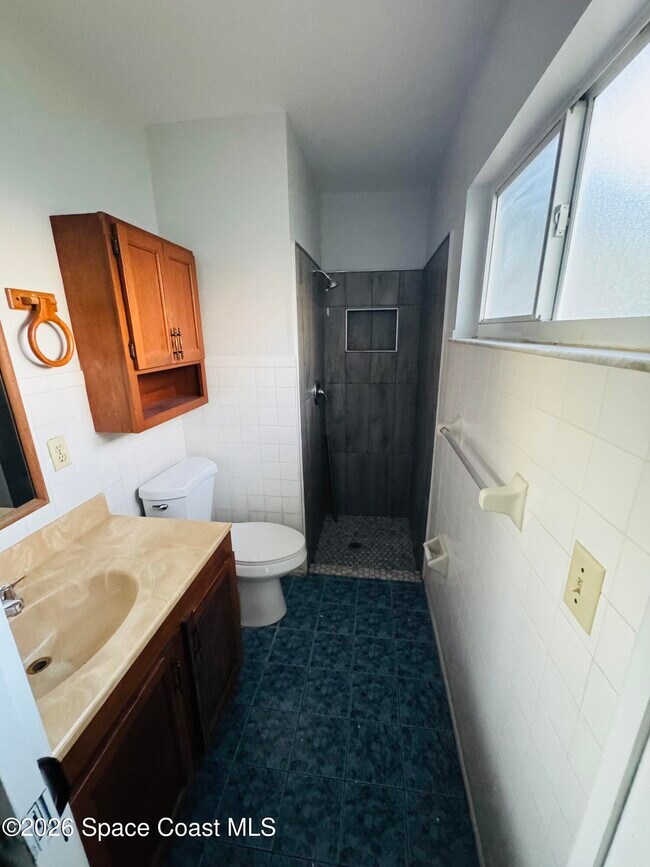 Building Photo - 1035 Nevada Dr NE