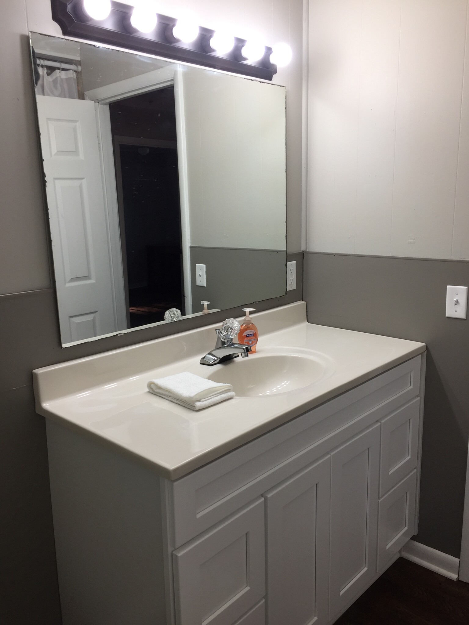 Main bathroom - 294 1st Ave