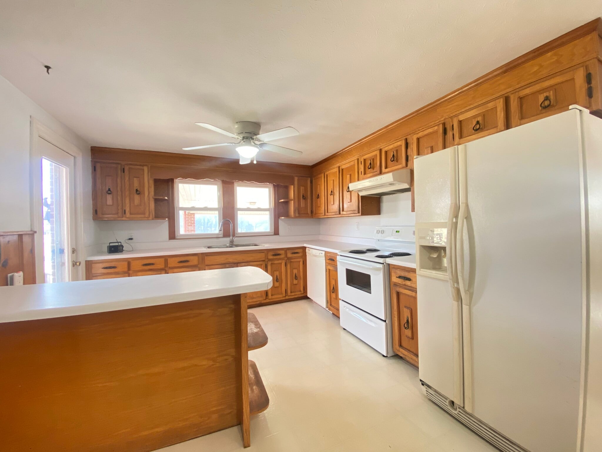 Kitchen - 7440 Mount Herman Rd
