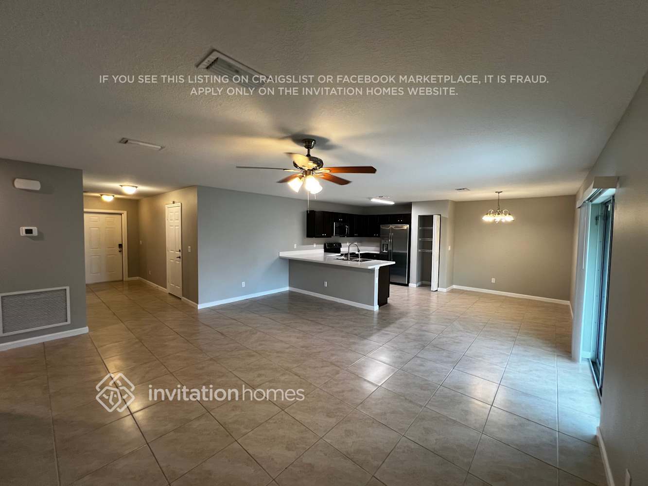 Building Photo - 371 SW Aero Cir