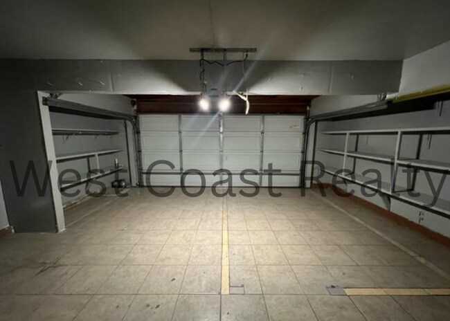 Building Photo - ***COMING SOON*** Spacious 4 bedroom 2.5 B...