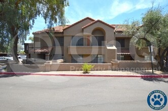 Building Photo - 925 N College Ave