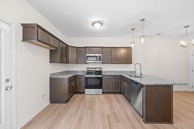 Building Photo - 2 Bedroom Condo For Rent Near Riverside Dr...