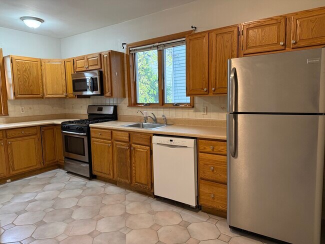 Building Photo - 49 Saint Margrett St. Unit 1