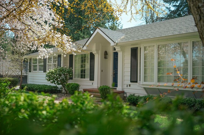 Primary Photo - Newly Remodeled Fabulous home!