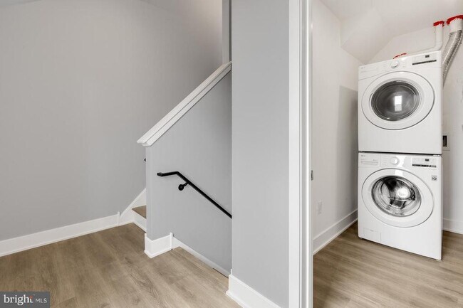 Building Photo - 2119 N Front St