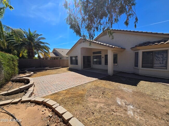 Building Photo - 1074 E Cathy Dr