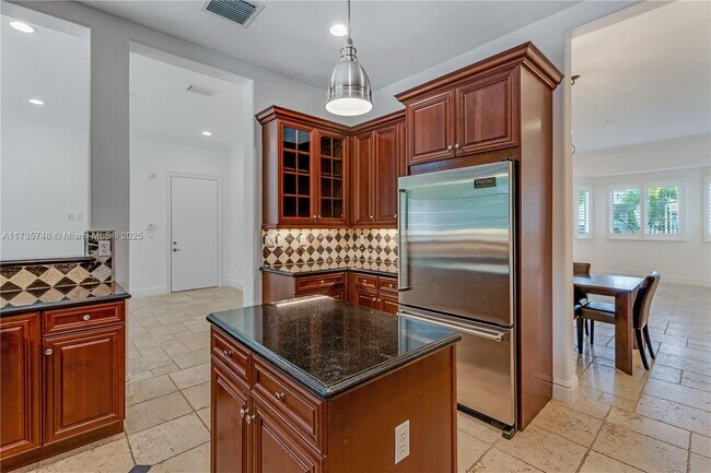 Building Photo - 10155 SW 75th Pl