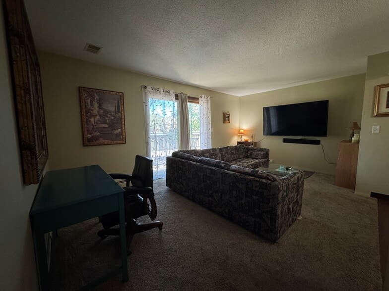 Building Photo - 3712 S Terry Ave