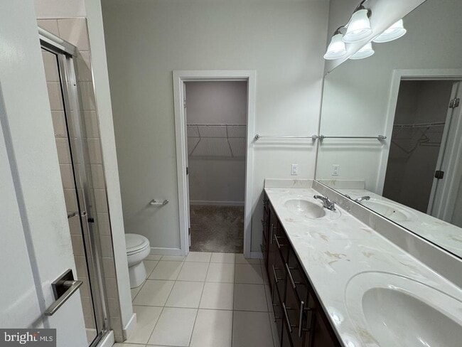 Building Photo - 213 Wynstone Ct