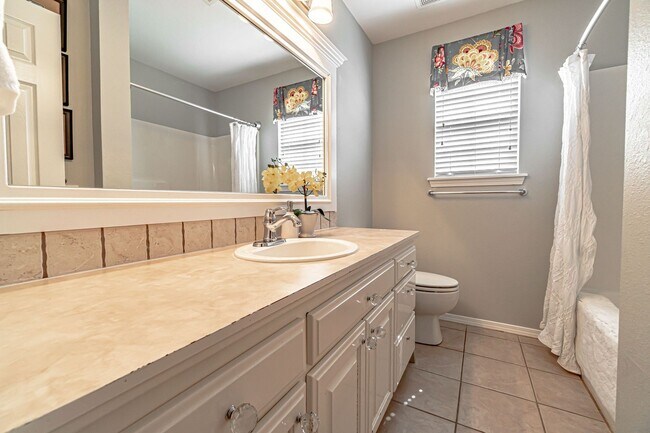 Building Photo - Beautiful Bentonville Home!