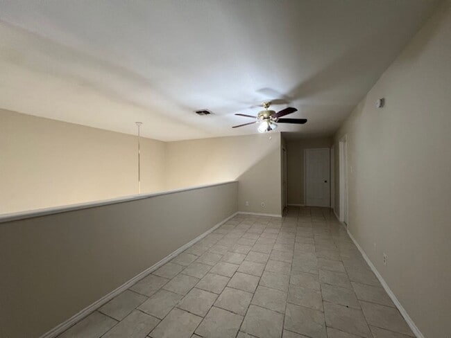 Building Photo - Cross Country Subdivision