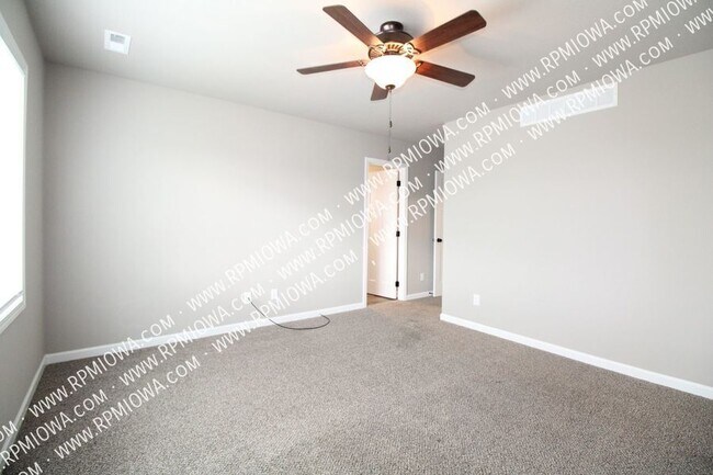 Building Photo - 4709 SW Logan St