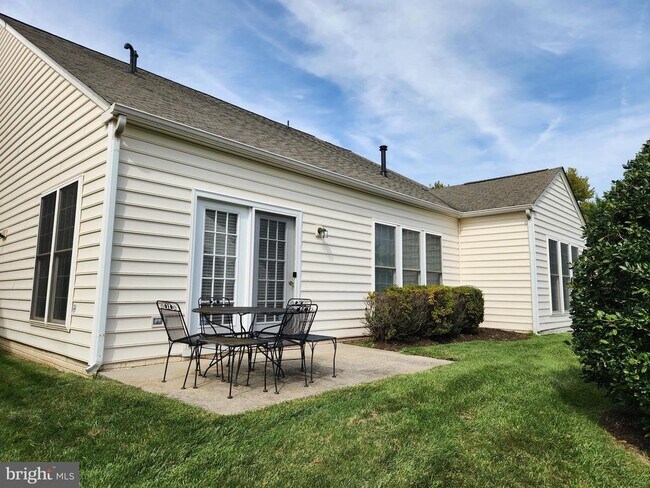 Building Photo - 20667 Golden Ridge Dr