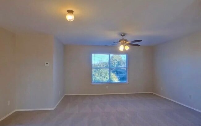 Building Photo - Charming 4-Bedroom Home with Modern Comforts & Spacious Living