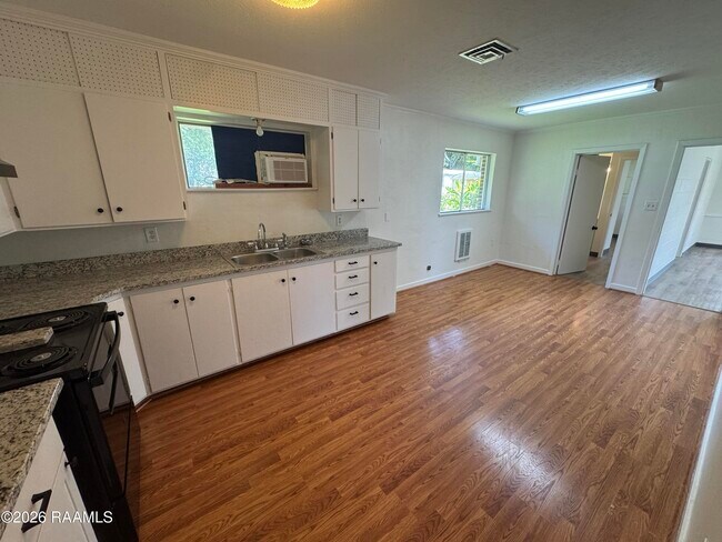 Building Photo - 206 Guilbeau Rd