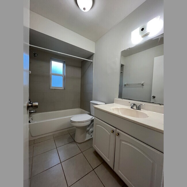 Building Photo - 7247 Albany Rd