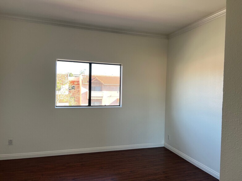 Building Photo - 10943 Laurel Canyon Blvd