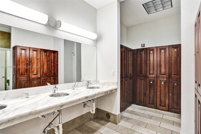 Building Photo - 6917 Collins Ave