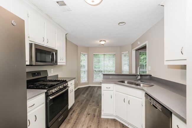 Building Photo - 240 Cannon Dr
