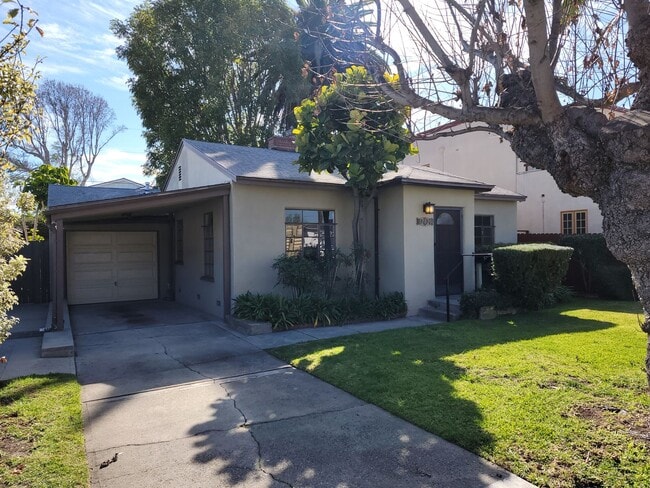 Building Photo - Charming Single Family Home with Spacious ...