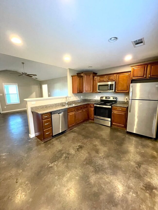 Building Photo - 3 Bedroom / 2 Bath In Pocahontas