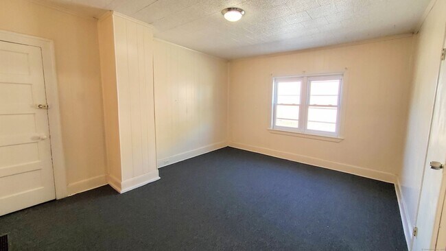 Building Photo - 266 Falls Ave