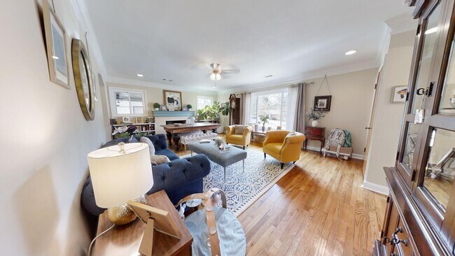 Building Photo - Gorgeous and updated home in Heart of Auburn